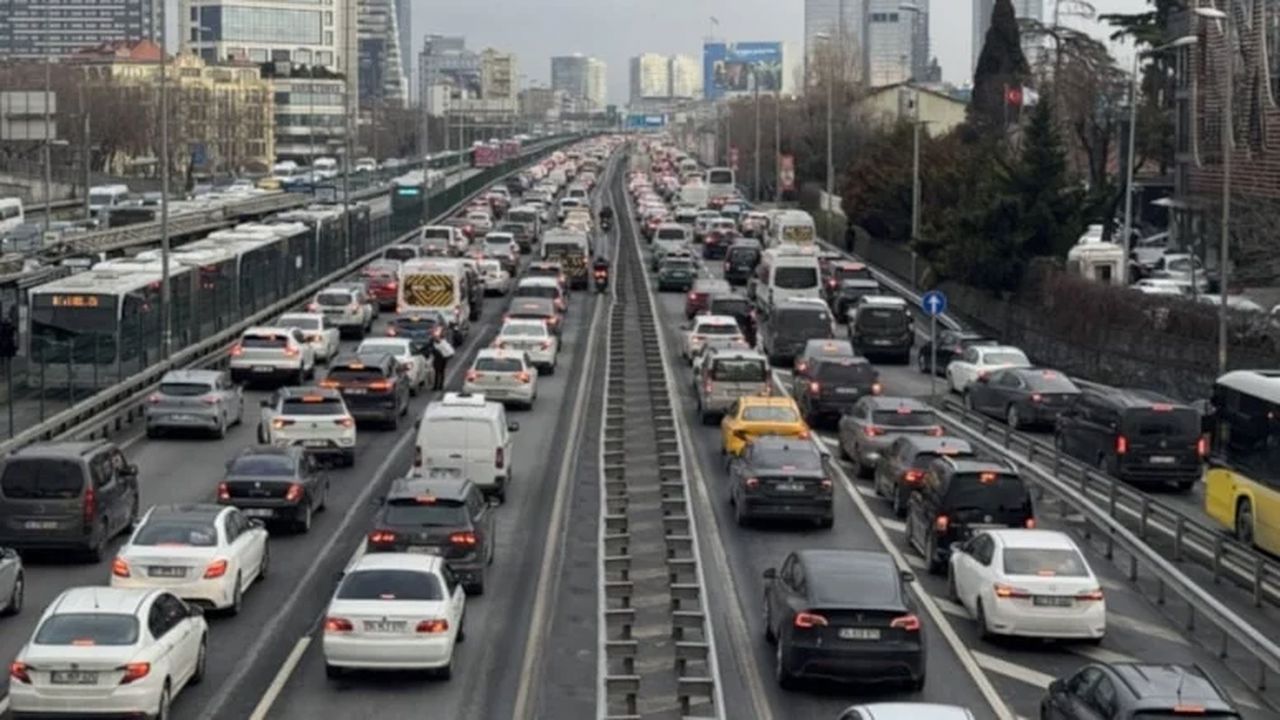 Aracına Kış Lastiği Taktırmayanlara 5.856 TL Ceza! Son 20 Gün Kaldı